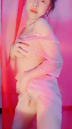 【极品御姐】【陈白露】合集，高颜值美乳爱跳舞的御姐~~肤白貌美胸又大，最有韵味必看！ 截图12