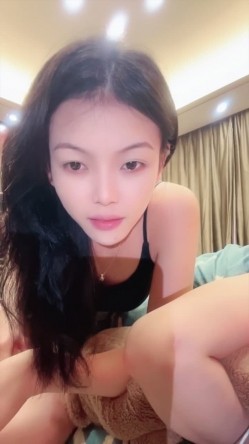 【02年表姐】高颜校花 黑丝大长腿 模特身材 美乳翘臀 道具自慰 无套啪啪 吃鸡骑乘 揉奶 截图9
