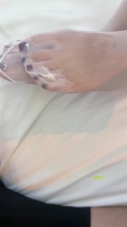 国产极品男娘 柠雅柔吖 超级漂亮甜美的小男娘，纤细苗条白白净净，女装混入足交店打工，意外爆火而入圈，推特原档合集 截图13