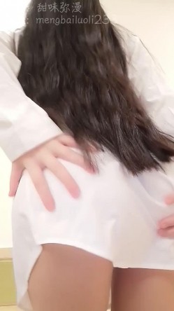 最新流出微博红人美少女甜味弥漫VIP收费自拍白衬衫下一颗欲望的身体自慰白虎一线天馒头逼撸点很高 截图2