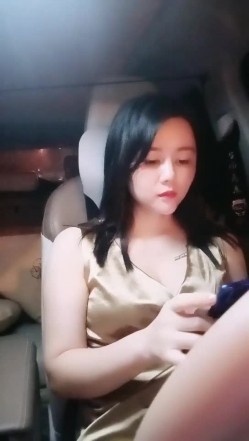 【雪儿老师】巨乳奶滴滴女司机开滴滴不为赚钱只为男人一边直播一边勾引醉酒乘客服务一流专门喂乘客壮阳药 截图7