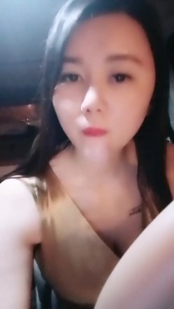 【雪儿老师】巨乳奶滴滴女司机开滴滴不为赚钱只为男人一边直播一边勾引醉酒乘客服务一流专门喂乘客壮阳药 截图10