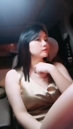 【雪儿老师】巨乳奶滴滴女司机开滴滴不为赚钱只为男人一边直播一边勾引醉酒乘客服务一流专门喂乘客壮阳药 截图12