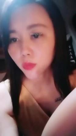 【雪儿老师】巨乳奶滴滴女司机开滴滴不为赚钱只为男人一边直播一边勾引醉酒乘客服务一流专门喂乘客壮阳药 截图13