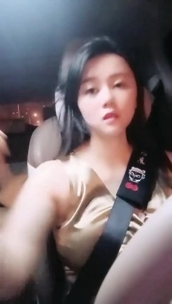 【雪儿老师】巨乳奶滴滴女司机开滴滴不为赚钱只为男人一边直播一边勾引醉酒乘客服务一流专门喂乘客壮阳药 截图16