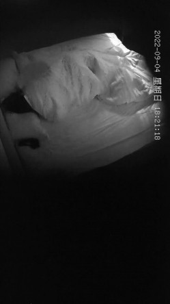 最新流出乐橙酒店偷拍 ️神似章泽天的妹子貌似发现了镜头藐视的眼神 截图2