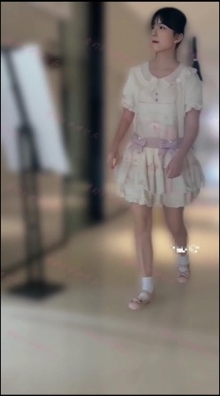电报收费群女厕开闪光灯偷拍附近商圈的几个颜值美女尿尿 截图1