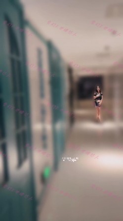电报收费群女厕开闪光灯偷拍附近商圈的几个颜值美女尿尿 截图13
