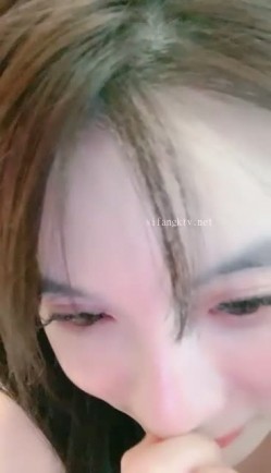 推荐，让人摇摇欲坠的面容，【少女椰子】，天价收费，扒开击穿你的灵魂美腿自摸一穴加个小特写 截图1