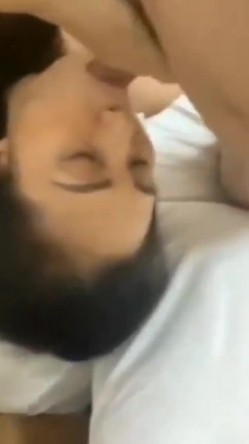 熟女阿姨吃鸡啪啪 身材丰满小贫乳 被大鸡吧无套输出 沉浸式享受爱爱 截图4