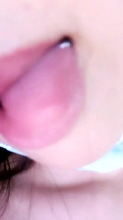 重磅 985校花~好纯好极品~【大二假期】宿舍抠逼自慰 包秒射，颜值高身材好，看了喷鼻血 截图5
