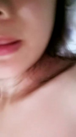 重磅 985校花~好纯好极品~【大二假期】宿舍抠逼自慰 包秒射，颜值高身材好，看了喷鼻血 截图14