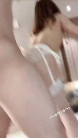 推特网红苏州昆山极品NTR夫妻【泣妻器骑】私拍乱斗，外柔内骚长腿翘臀找单男3P前后夹击极度反差 截图3