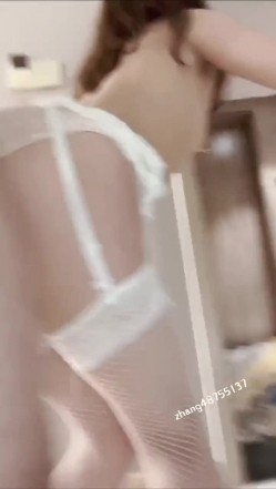 推特网红苏州昆山极品NTR夫妻【泣妻器骑】私拍乱斗，外柔内骚长腿翘臀找单男3P前后夹击极度反差 截图11