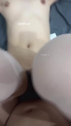 真实良家情侣自拍，【小鱼教主】，完美露脸，清纯小仙女爱上黄毛被狂草，多么美好的肉体被糟蹋了！ 截图8