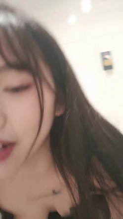 颜值美少女！性感黑丝极度淫骚！假屌吸在墙上后入，从下往上拍摄完美视角，跳蛋骚穴娇喘呻吟，欲罢不能 截图6