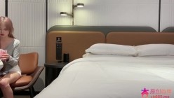 探花曹长卿约的妹子 开始很高兴后面被我操急眼了死活不让搞了妹子被经纪骂完才愿意继续让我操得全身颤抖 截图1