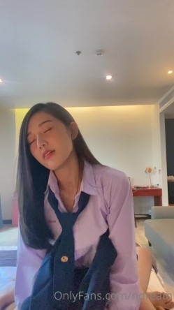 泰国纯天然反差少妇「dream」OF日常露脸性爱私拍 野外、阳台、车震、门口啪啪 现实OL网上母狗 截图4
