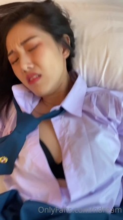 泰国纯天然反差少妇「dream」OF日常露脸性爱私拍 野外、阳台、车震、门口啪啪 现实OL网上母狗 截图10