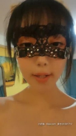 大眼美女：啊啊啊~哥哥来操我的小骚逼，哥哥来嘛，给你们看我的小穴，我要阴蒂高潮了，站着尿尿，姨妈血都流出来啦，牛掰！ 截图11
