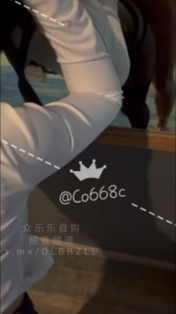超极品媚黑眼镜娘『Co668c』婊骚母狗多人群交换妻，被大黑鸡巴操的淫叫连连 截图4