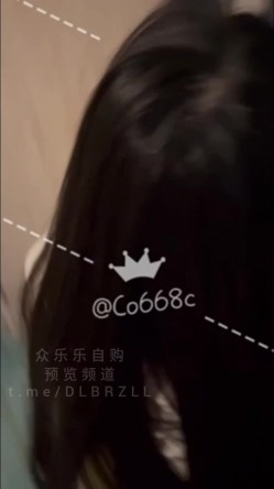 超极品媚黑眼镜娘『Co668c』婊骚母狗多人群交换妻，被大黑鸡巴操的淫叫连连 截图12