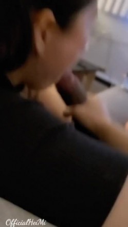 《硬核精品重磅》万人求购P站14万粉亚裔可盐可甜博主【Offic媚黑】恋上黑驴屌被各种花式露脸爆肏霸王硬上弓翻白眼 截图13
