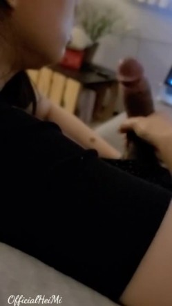 《硬核精品重磅》万人求购P站14万粉亚裔可盐可甜博主【Offic媚黑】恋上黑驴屌被各种花式露脸爆肏霸王硬上弓翻白眼 截图16