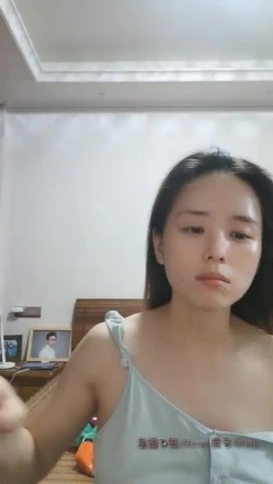 高颜值长相甜美的气质少妇居家自慰诱惑，椅子上掰穴特写震动棒抽插流出白浆淫叫连连 截图1
