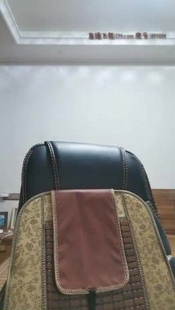 高颜值长相甜美的气质少妇居家自慰诱惑，椅子上掰穴特写震动棒抽插流出白浆淫叫连连 截图3