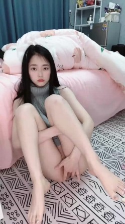青春无敌 SS级完美露脸推特女神【芋喵喵】高价定制10套~要啥有啥很极品~颜值行为很反差~紫薇搞出大姨妈 截图10