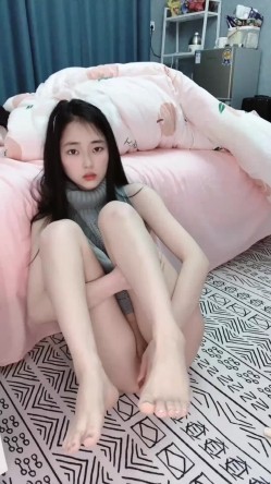 青春无敌 SS级完美露脸推特女神【芋喵喵】高价定制10套~要啥有啥很极品~颜值行为很反差~紫薇搞出大姨妈 截图12