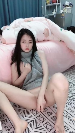 青春无敌 SS级完美露脸推特女神【芋喵喵】高价定制10套~要啥有啥很极品~颜值行为很反差~紫薇搞出大姨妈 截图16