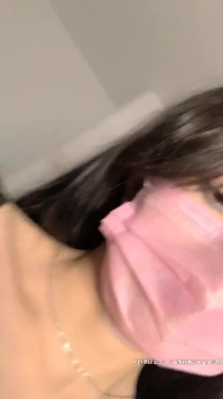 网红女神级别最极品的尤物之一，身材爆好 长腿搭配黑丝和肉丝 翘臀，难得露逼 白虎美穴太干净了，把自己的小屁屁都给拍红了 截图5