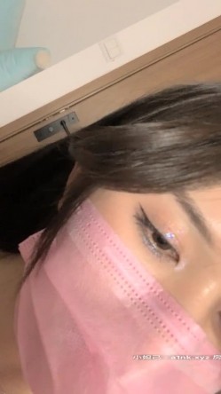 网红女神级别最极品的尤物之一，身材爆好 长腿搭配黑丝和肉丝 翘臀，难得露逼 白虎美穴太干净了，把自己的小屁屁都给拍红了 截图6