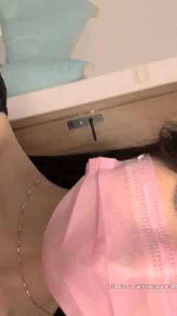 网红女神级别最极品的尤物之一，身材爆好 长腿搭配黑丝和肉丝 翘臀，难得露逼 白虎美穴太干净了，把自己的小屁屁都给拍红了 截图7