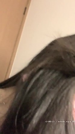 网红女神级别最极品的尤物之一，身材爆好 长腿搭配黑丝和肉丝 翘臀，难得露逼 白虎美穴太干净了，把自己的小屁屁都给拍红了 截图10