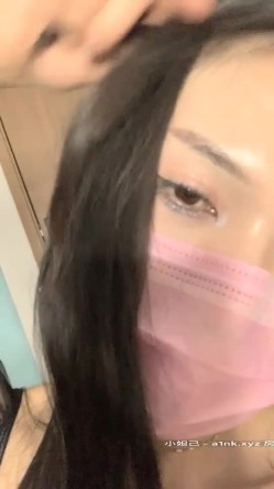 网红女神级别最极品的尤物之一，身材爆好 长腿搭配黑丝和肉丝 翘臀，难得露逼 白虎美穴太干净了，把自己的小屁屁都给拍红了 截图11