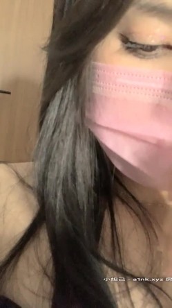 网红女神级别最极品的尤物之一，身材爆好 长腿搭配黑丝和肉丝 翘臀，难得露逼 白虎美穴太干净了，把自己的小屁屁都给拍红了 截图12