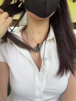 极品御姐女神、户外反差露出婊子「xigua2002」《高尔夫球场骚诱车震》大白天打高尔夫丝袜骚诱，后上车被无套一顿猛肏骚穴 截图15