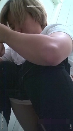 TP大神（野狼）商场女厕偷拍多位漂亮的美女 截图4