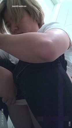 TP大神（野狼）商场女厕偷拍多位漂亮的美女 截图5