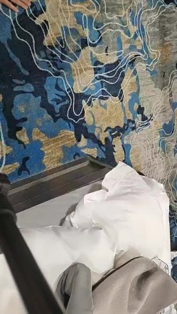 满身纹身社会小哥和极品美乳可爱小女友啪啪，开档黑丝两个跳蛋一起玩，兔女郎装扮后入大屁股操的啊啊叫 截图16