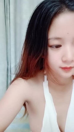 你说只是蹭蹭，这小妞好迷人看了秒硬，露脸高颜值肤白貌美大奶子真诱人，摸逼菊花摸逼逼大黑牛自慰自舔淫水 截图14