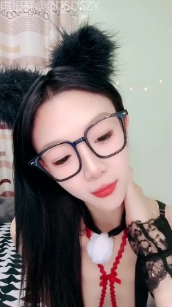 舞蹈系校花学妹【小涵宝宝】护士制服 丝袜诱惑 抖音风骚舞，道具自慰 截图3