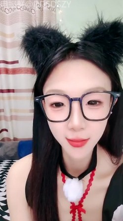 舞蹈系校花学妹【小涵宝宝】护士制服 丝袜诱惑 抖音风骚舞，道具自慰 截图4