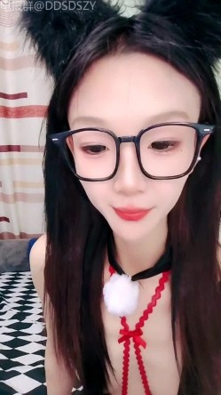 舞蹈系校花学妹【小涵宝宝】护士制服 丝袜诱惑 抖音风骚舞，道具自慰 截图5