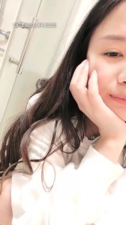 【污萌少女】高颜值美乳妹子跳蛋自慰，露奶情趣装跳蛋塞入粉逼震动 截图13