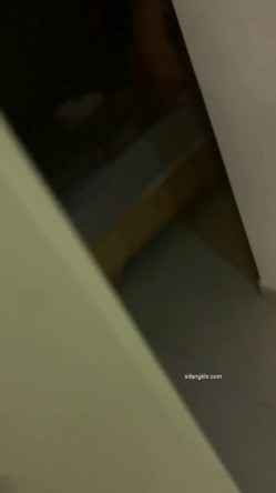 大神偷听小王子 ️ 酒店门缝偷拍情侣做爱女友被操多次高潮大声淫叫体验别样的偷窥快感 截图13