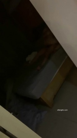 大神偷听小王子 ️ 酒店门缝偷拍情侣做爱女友被操多次高潮大声淫叫体验别样的偷窥快感 截图15